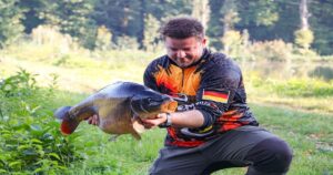 Pêche nocturne de la carpe : techniques efficaces et conseils
